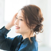 ミディアムをすっきりまとめる3 段のプチおだんご♥