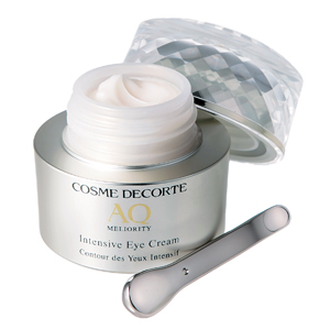 目元に豊潤なハリを与えるリッチなアイクリーム