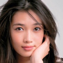 知的クールなメークが気分♪「アイスグレーのひんやり囲み目」がIN！