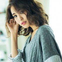 目元にかかる波打つウェーブがセクシー♡やわボリュームウェーブ