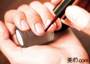 ミルフィーユ塗りでセルフネイルを長持ちさせる
