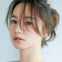 無造作な立体感をつけた隙ありポニーテール♪