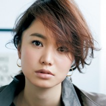 前髪深分けなら女っぽさも立体感も簡単！