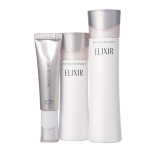 エリクシール｜ホワイト （右）クリアローション C 2（中）クリアエマルジョン C 2（左）デーケアレボリューション C+