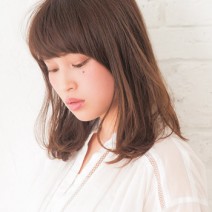 ボサッとした質感や潤いカラーでアクセントを