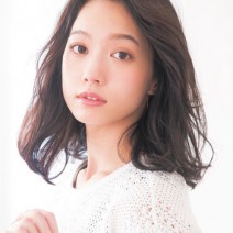 中途半端な長さが新鮮！細かい束感でエアリー仕上げ