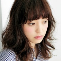 媚びない女っぽさを醸し出すラフなボリューム感を！