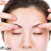 疲れて目もとがたるむ…1日１分でできる簡単眼輪筋トレーニング