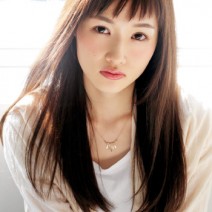 ナチュラルストレート×ザクッとバングの曖昧バランスが魅力