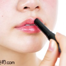老けて見える唇の縦ジワを解消する保湿テクニック