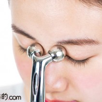 たった3分ですっきり！目元のむくみを3分で取る方法