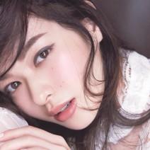 ネイビーシャドウでドキっとするまなざし。河北流春メーク　Part1