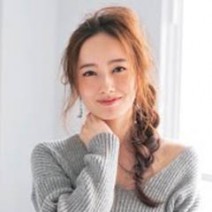 カジュアルなのに色っぽい♡リラックスシーンには「アンニュイ3つ編み」