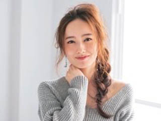 カジュアルなのに色っぽい♡リラックスシーンには「アンニュイ3つ編み」