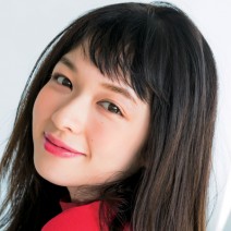 初心者さんもトライ！ オフィスでも浮かない青みピンクの上品な効かせ方