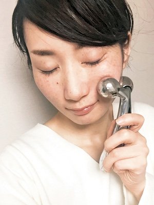 美的クラブが10日間実践！ 最新美顔器で小顔になる！