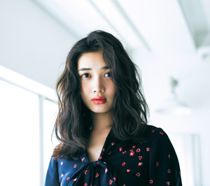 “ストレートアイロン”ひとつでできるなみなみウエーブ