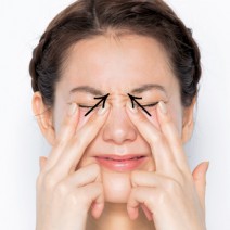 眼の下のたるみは老け顔の原因！パッチリした眼で若々しさをキープ！