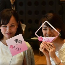 臨場感いっぱいの動画も公開！　絶妙 “さとみグラデ” で秋メークを先取り