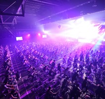 日本初！　暗闇バイクフェス〝FEELCYCLE LIVE 2016 LUSTER〟が開催！