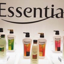 驚きの新アイテムで手ぐしでまとまるサラサラヘアに♪　エッセンシャルがリニューアル