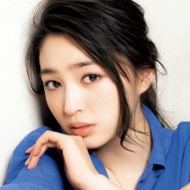 人気H&MのAYAさんが教える、涼やか印象の〝セミツヤ肌〟の作り方