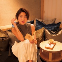 秋色美女メークで過ごす都心のプレミアムステイ～チーク編～
