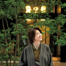 秋色美女メークで過ごす都心のプレミアムステイ～アイライン編～