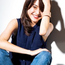 マットな朱赤リップをラフづけして、唇に注目が集まるセクシー女子に変身！