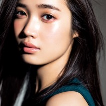 しっとり美人を目指すなら、下まぶたに渋赤オレンジをオン！