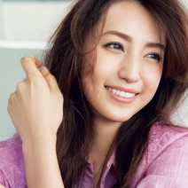カーキグリーンこなれ感を♡新色ライナーでいつもと違う私に