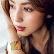 今年の流行カラー赤シャドウを使ってセクシーな目元に♪