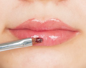 水紅で演出するリラックスした抜け感