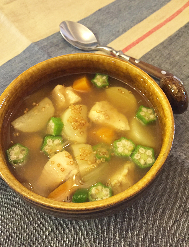 胃腸を整えるキヌアのカレースープ
