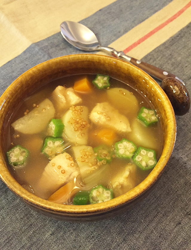 鶏肉とキヌアの薬膳カレースープ