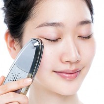飲みすぎ、寝不足…朝、目がむくんで腫れぼったい時の緊急ケア法
