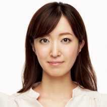 メークで隠せないどんよりくすむお疲れ顔には深頭筋マッサージで血色感を