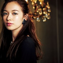 オフィシャルパーティもこれで安心♪色っぽピンクリップとハーフアップヘアで知的イイ女に♡