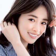 「あれ？目尻が下がってきた？」と思ったら、グレーのはね上げラインでハツラツメークにトライ！