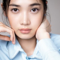 ライトグレー×ホワイトで白目までもキレイに☆　透明感のある美人顔へ