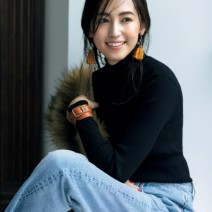 チーク＆アクセでテラコッタカラーを取り入れて、ナチュラル美人を演出