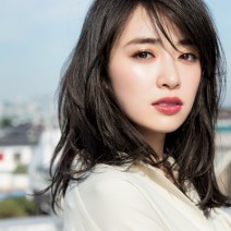 オフィスでもOKの上品&ちょっぴり色っぽメーク♡ しっとり艶アイシャドウにトライ！