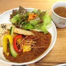 野菜の味が濃い！ ジューシーな大豆ミートはやみつきになる美味しさー『リマカフェ』新宿店