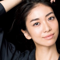 パウダーファンデーションもブラシ付けなら粉っぽさとは無縁。シルクのような光沢肌が叶う！