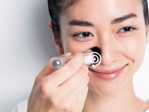 光沢シルク肌がかなう！ブラシ×パウダーファンデーション