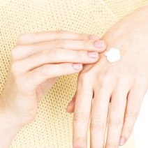 思わず触れたくなる！しっとり手指をかなえるケア