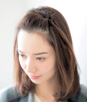 簡単アレンジ術 前髪くるりんぱ 基本 ちょっと変わったやり方をご紹介 美的 Com