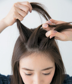 ストレートヘアは前髪の簡単アレンジで差をつけて