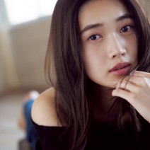春は目元でトライ！　1点盛り×赤シャドウでムーディな大人アイズ