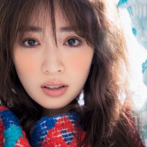 泉 里香さんが挑戦！ ピンクにイエローをブレンドしたミルキーなニュアンスチーク